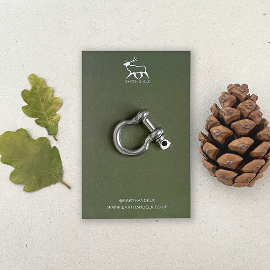 S T A I N L E S S ∘ S T E E L ∘ U ∘ C A R A B I N E R ∘ F O R ∘ P E T S ∘ I D ∘ T A G S