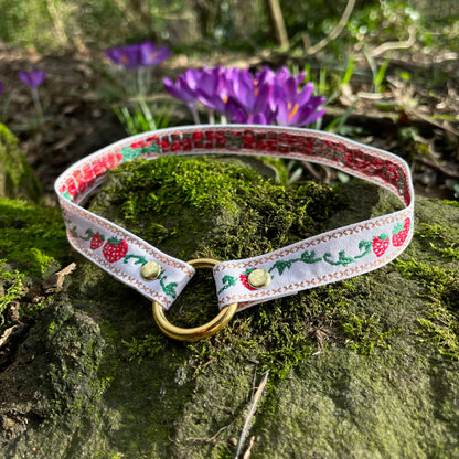 S T R A W B E R R Y ∘ E M B R O I D E R E D ∘ I D ∘ C O L L A R